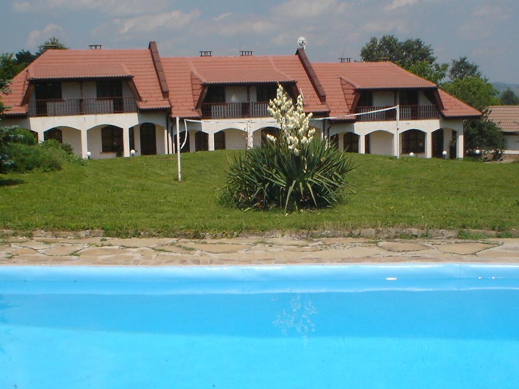 Hotel Complex Roden Kray Vlaychovtsi Exterior foto